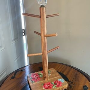 Vintage Pioneer Woman mug tree. Holds 6 mugs